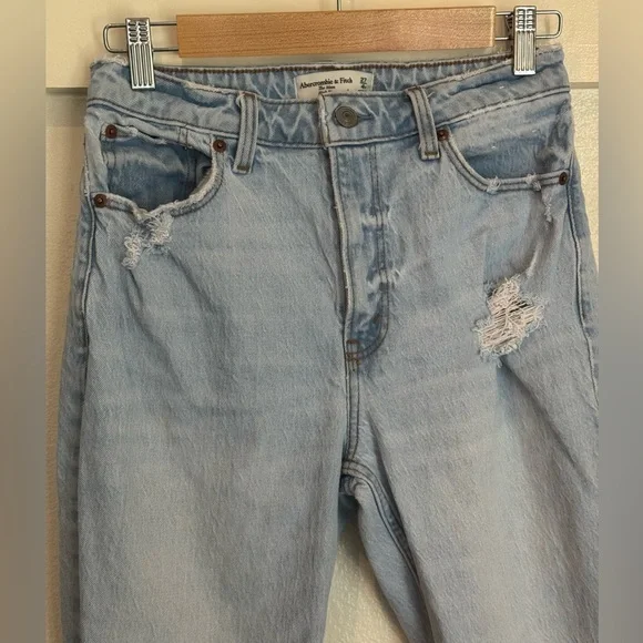 Abercrombie & Fitch The Mom High Rise Curve Love Jeans Size 27 Light Wash - Picture 3 of 10